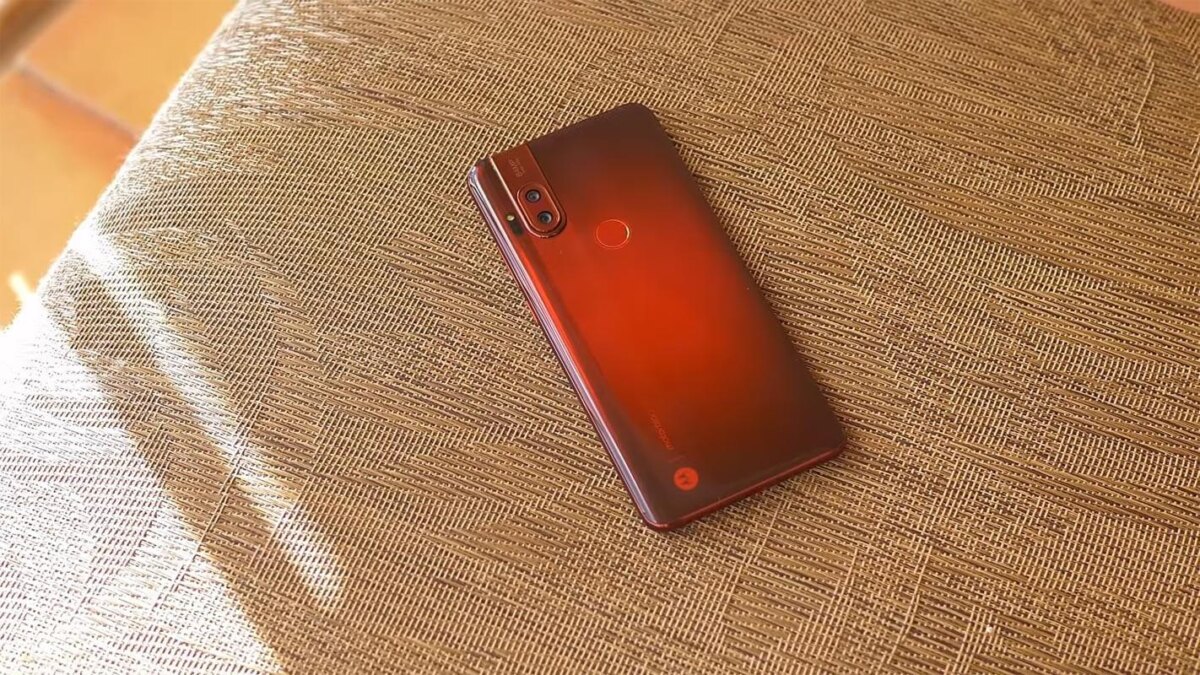 Motorola официально представила смартфон One Hyper 4 567657