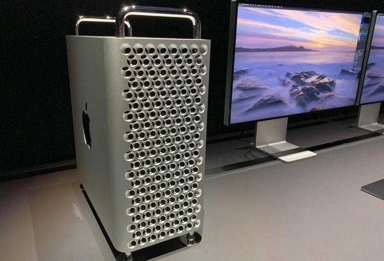 Многочисленные вентиляционные отверстия на корпусе Mac Pro