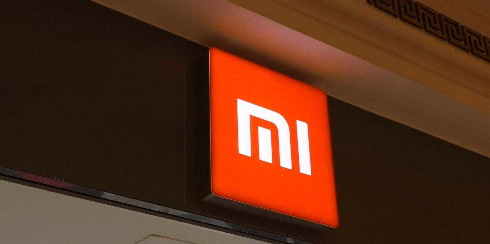 Xiaomi представила беспроводную механическую клавиатуру и мышь с регулировкой высоты 1 xiaomi mi store logo 0