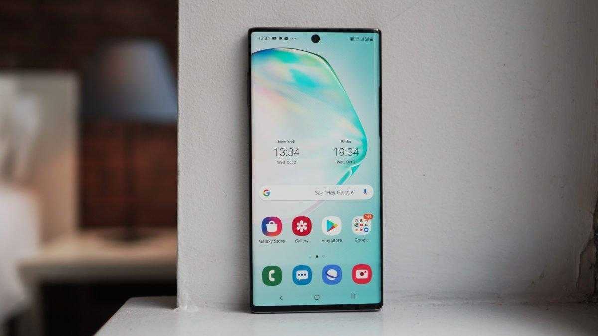 1570884683 samsung galaxy note 10 hoem screen on windowsill