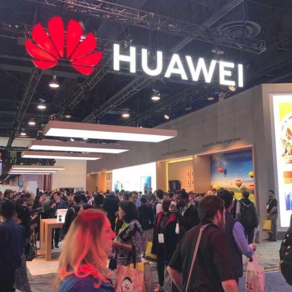 Huawei открыла магазин с роботизированным персоналом (bs2zf7nqpbenvpqffyjfdxmzxq)