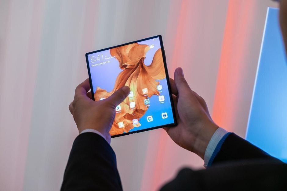 faster and more durable foldable huawei mate xs to debut at mwc 2020