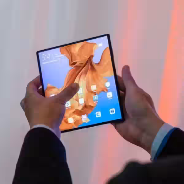 faster and more durable foldable huawei mate xs to debut at mwc 2020