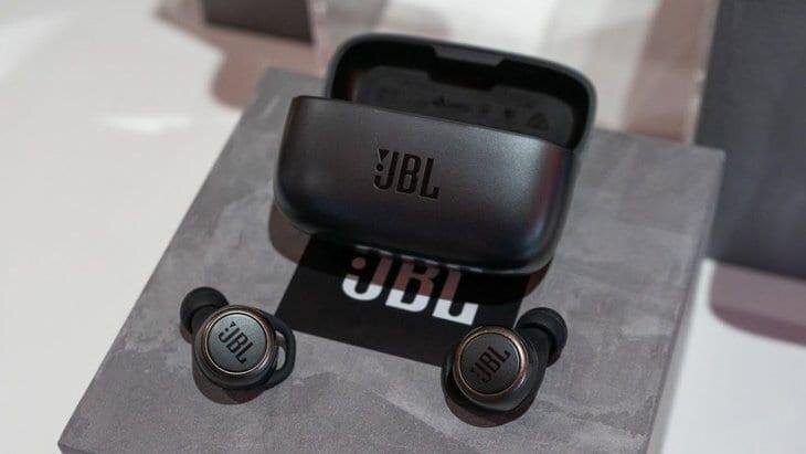 CES 2020. JBL показала новые наушники и колонки 9 live 300tws 34ba