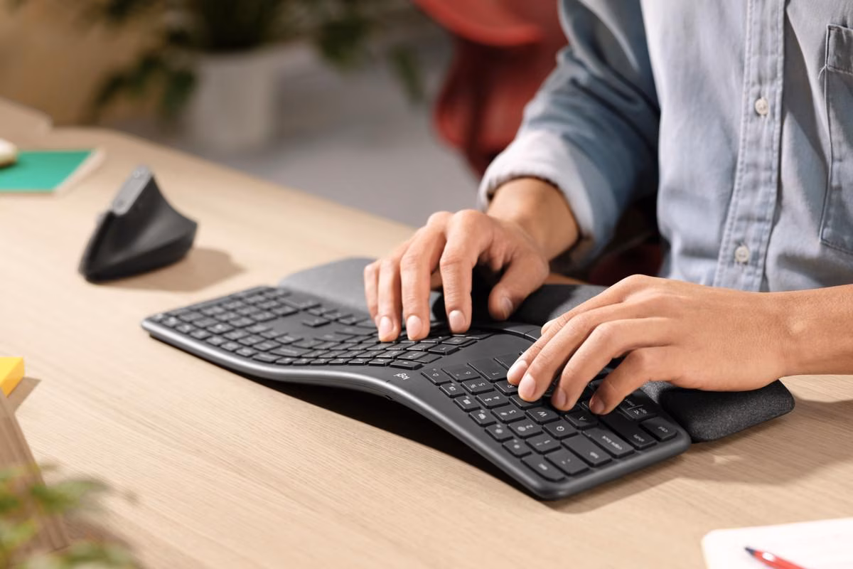 Logitech выпустила эргономичную изогнутую клавиатуру Ergo K860 3 screen shot 2020 01 13 at 4.51.00 pm.5