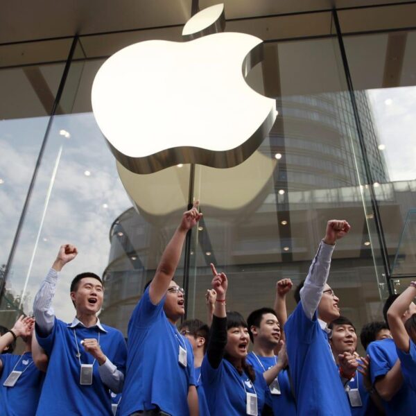 Apple закрыла все магазины и офисы в Китае до 9 февраля из-за коронавируса (180809 chang china apple tease mfecef)