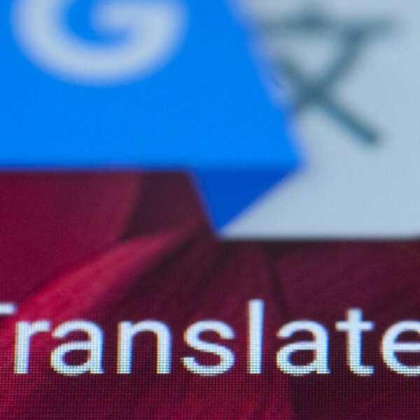 Разработчики научили Google-переводчик распознавать жесты (9)