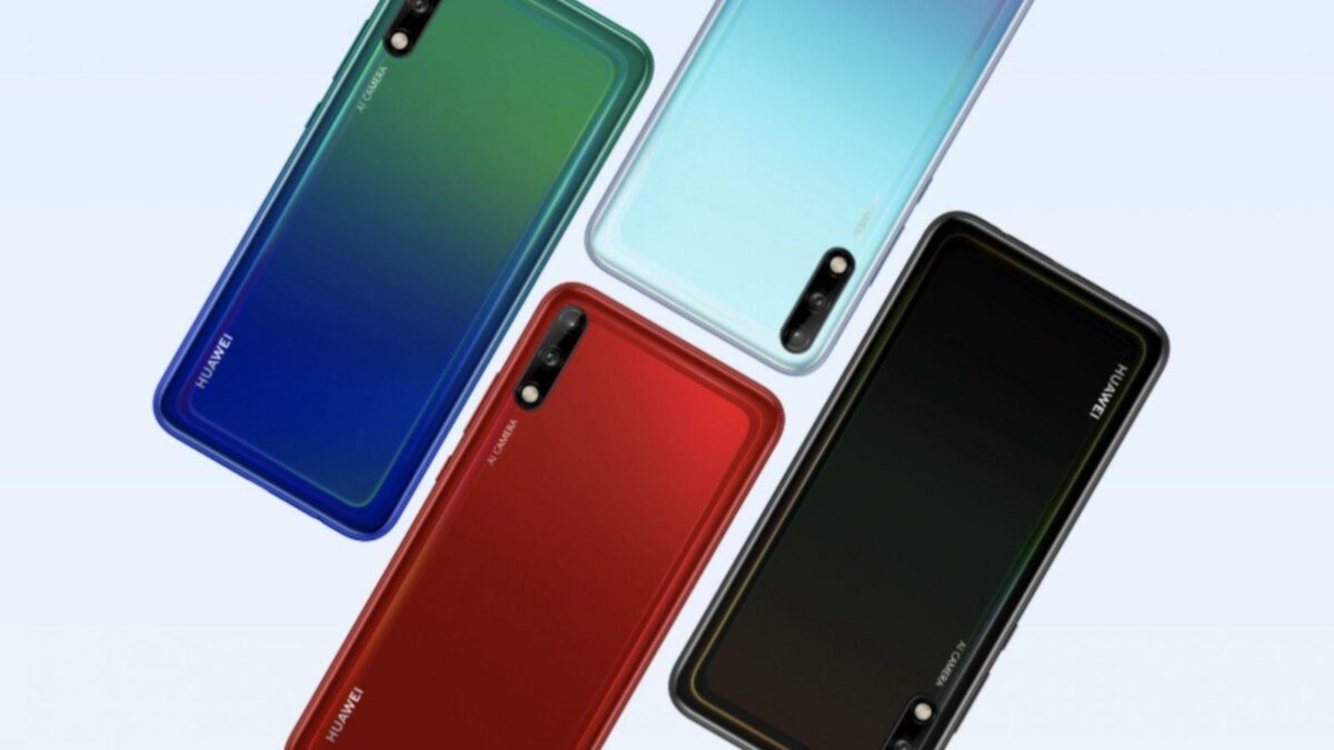 Цветные задние панели смартфонов Huawei с тройными камерами