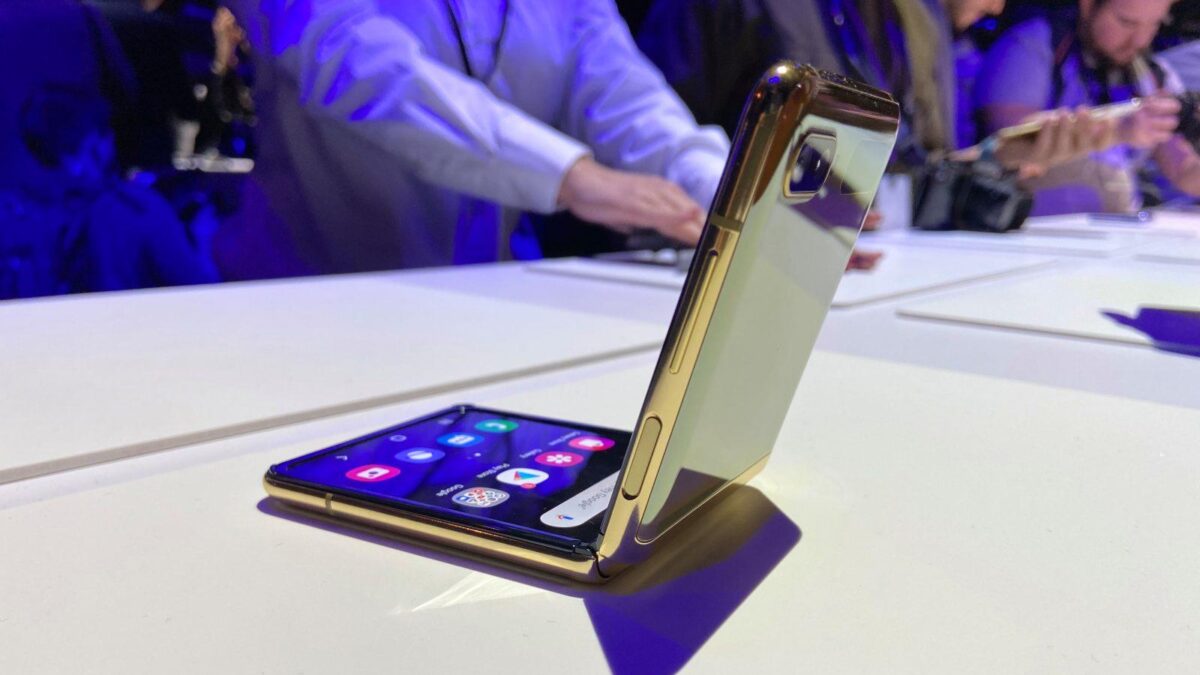 Samsung продает ограниченное количество Z Flip перед официальным запуском 5 galaxy z flip