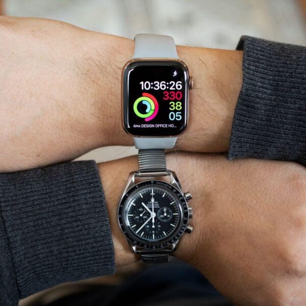 Apple продала больше Watch, чем все швейцарские бренды вместе взятые (hero scaled 1)
