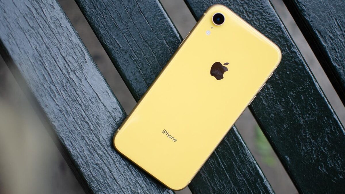 Когда выгоднее всего покупать новый iPhone 4 iphone xr review feat