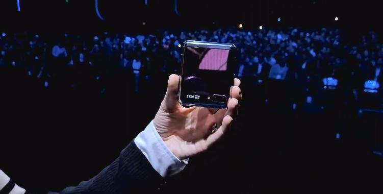 Samsung представил складной смартфон Galaxy Z Flip 10 photo 2020 02 11 22 32 46