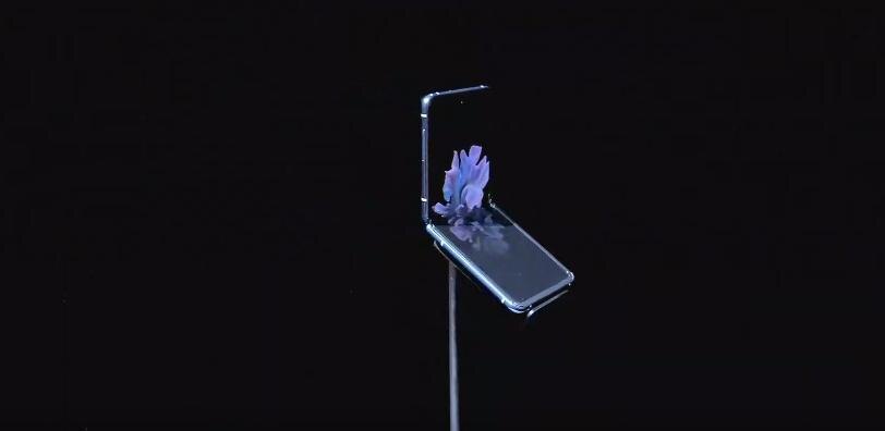 Samsung представил складной смартфон Galaxy Z Flip 8 photo 2020 02 11 22 32 51