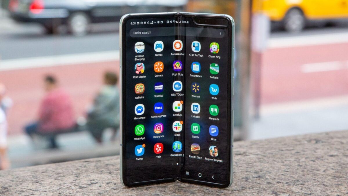 Samsung может выпустить Galaxy Fold 2 в июле 4