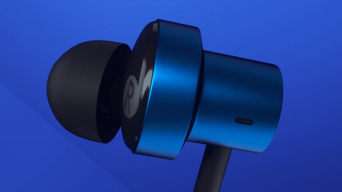Наушники Xiaomi проводные недорогие с черным корпусом изогнутый дизайн