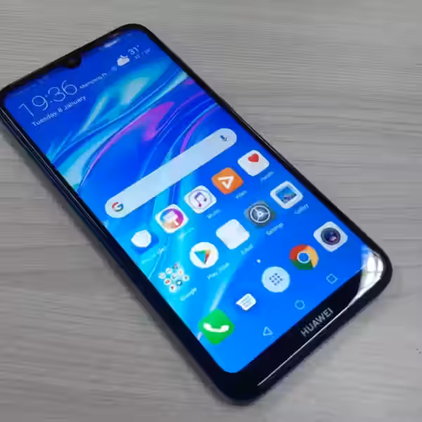 2019 smartphone huawei y7 pro 2019 lies on a wooden table 133245 19