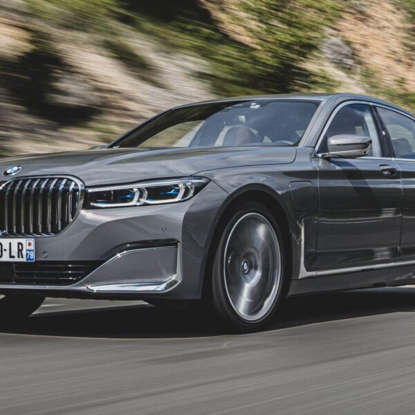 BMW выпустит электрокар в следующей линейке авто (bmw 7 series 12)