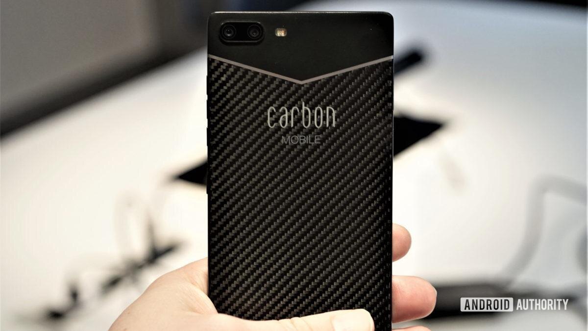 Представлен Carbon 1 Mark II — первый в мире смартфон из углеродного волокна 3 carbon mobile mk ii in hand 1200x675 large