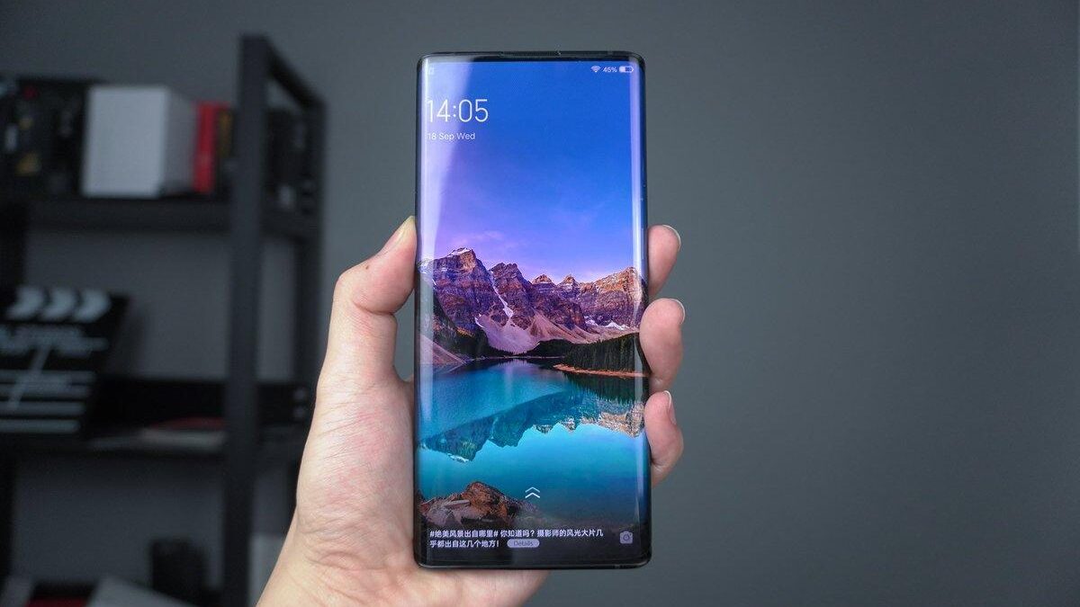 Смартфон Vivo NEX 3S 5G в руке с экраном без рамок