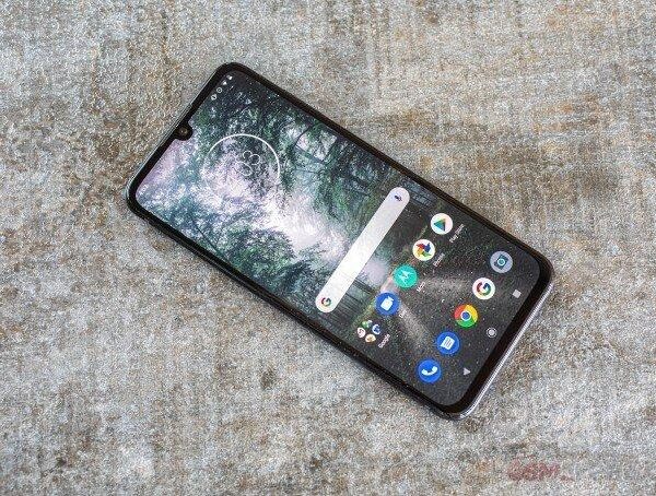 Motorola One получит обновление Android 10 (gsmarena 010ssww)