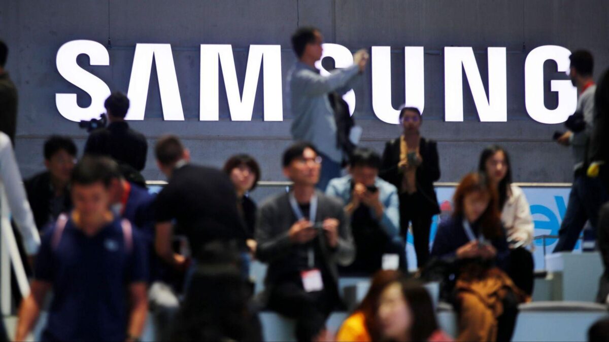 Samsung запустила сервис по обеззараживанию смартфонов 2 https s3 ap northeast 1.amazonaws.com psh ex ftnikkei 3937bb4 images 3 2 4 2 25142423 3 eng gb cropped 1582364940rts2peq1 scaled 1