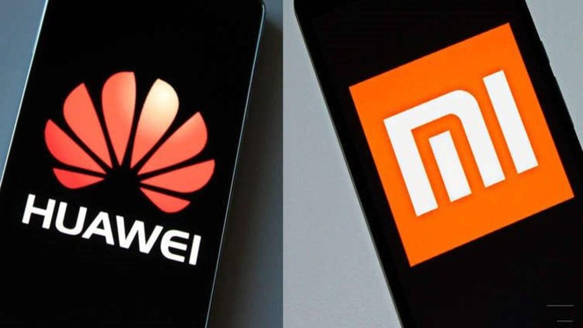 Смартфоны Huawei и Xiaomi с изображением логотипов
