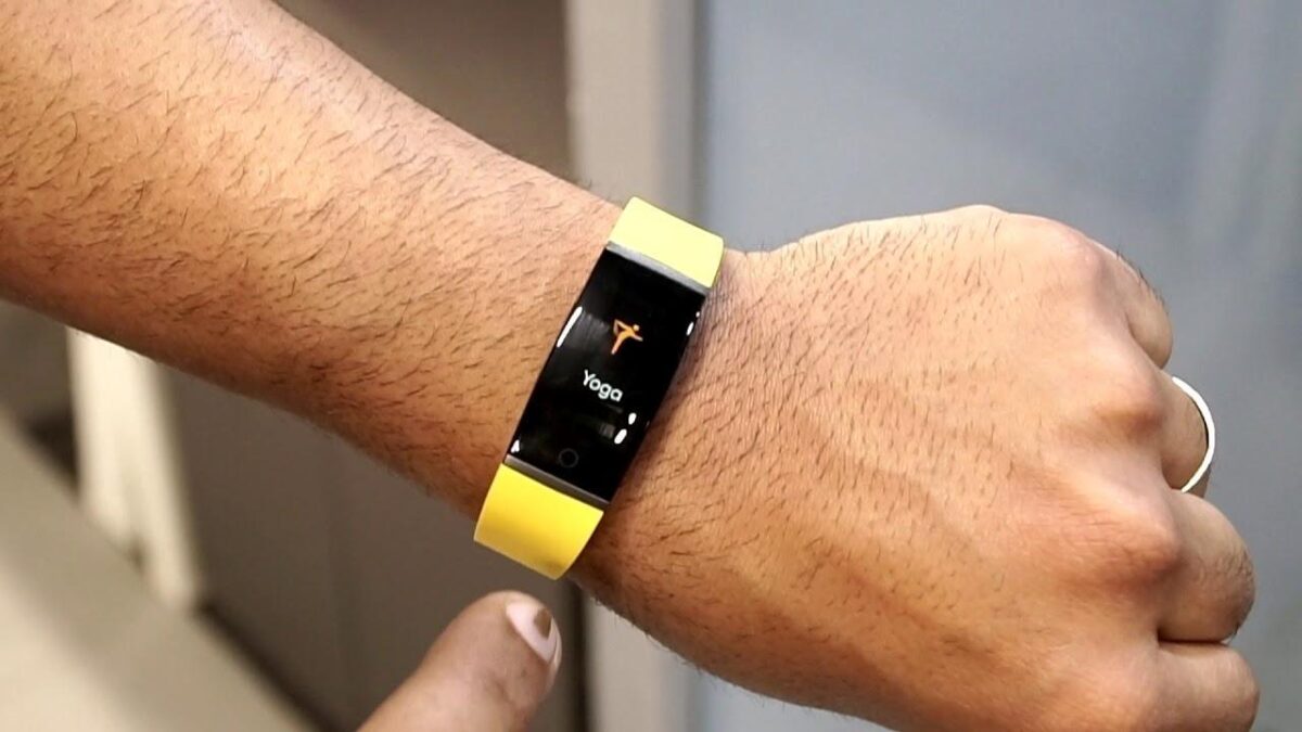 Realme представила свой первый фитнес-браслет Realme Band 4 maxresdefault 1