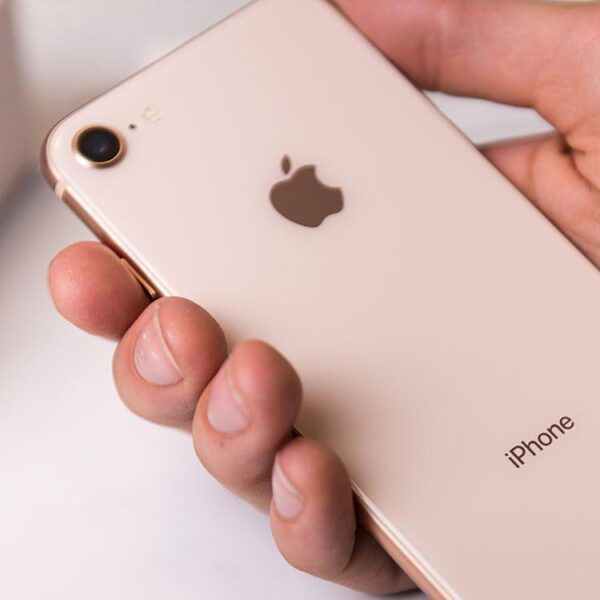 Apple уже скоро покажет iPhone 9 (SE 2) (sketchy iphone 9 report suggests two models)