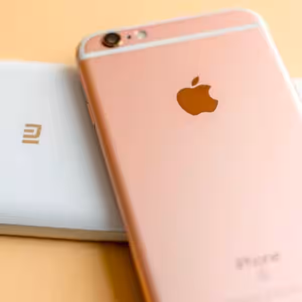 androidpit xiaomi mi5 vs apple iphone 6s logo