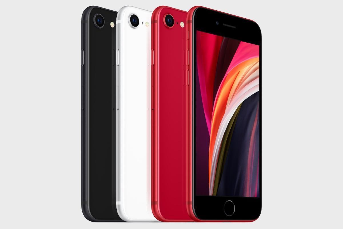 Apple наконец-то выпустила новый iPhone SE. Стоит от 40 000 рублей (apple new iphone se black white product red colors 041520202)
