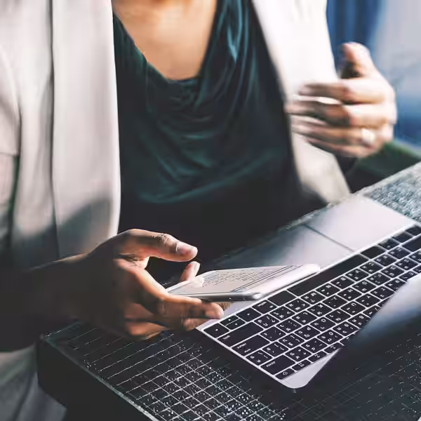 business woman phone laptop pixabay