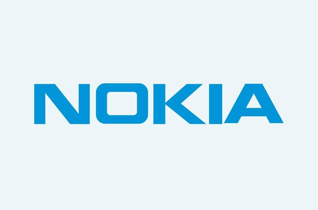 Логотип Nokia на светлом фоне крупный и заметный