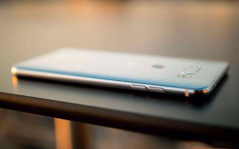 LG показала новый дизайн будущего смартфона 3 lg v30 12