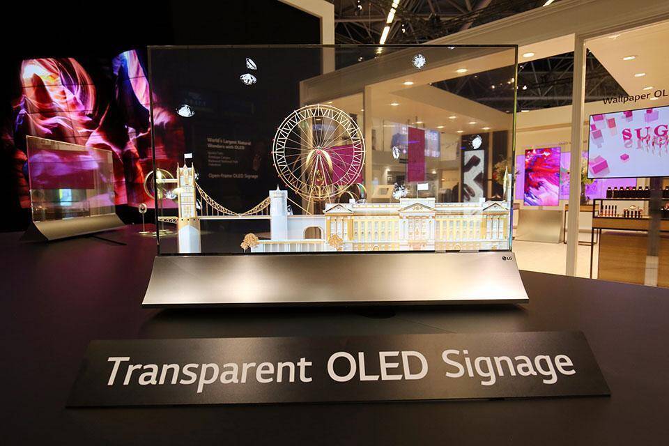 Прозрачный OLED-экран LG Display с моделью Лондона