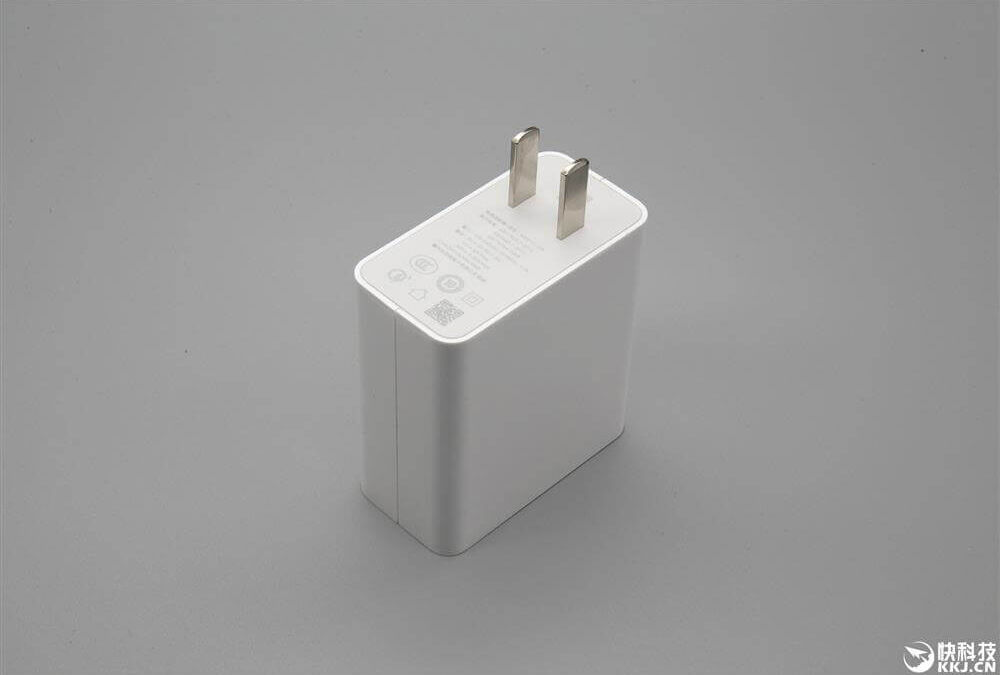 Блок питания Xiaomi 65 Вт с двумя штырями разъемами