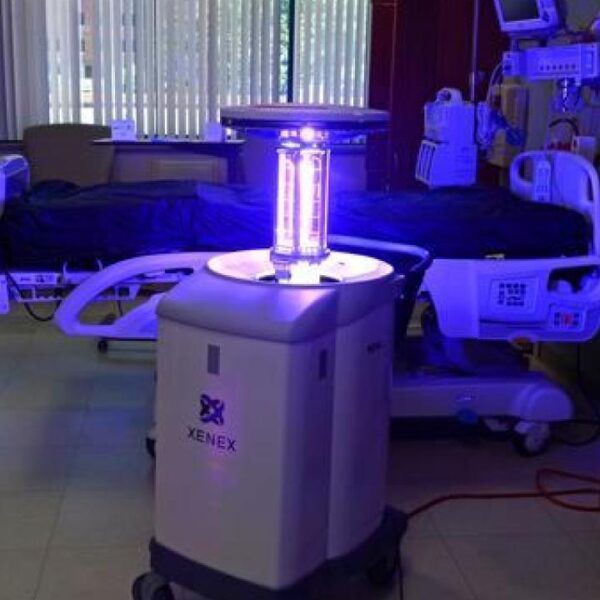 Робот UV Light может уничтожить коронавирус всего за 2 минуты (20130826 germrobot in actionp1)