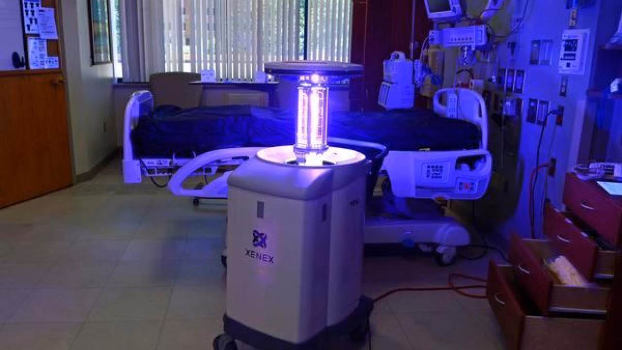 Робот UV Light может уничтожить коронавирус всего за 2 минуты 3 20130826 germrobot in actionp1