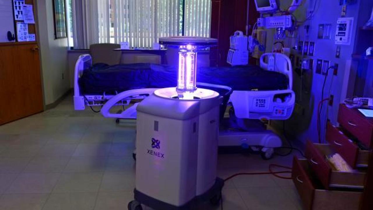 Робот UV Light может уничтожить коронавирус всего за 2 минуты 3 20130826 germrobot in actionp1