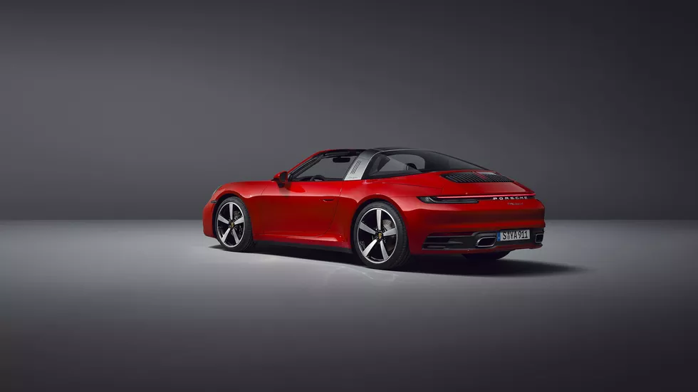 Porsche представил 911 Targa. Выйдет в 2021 году (2021 porsche 911 targa 003)