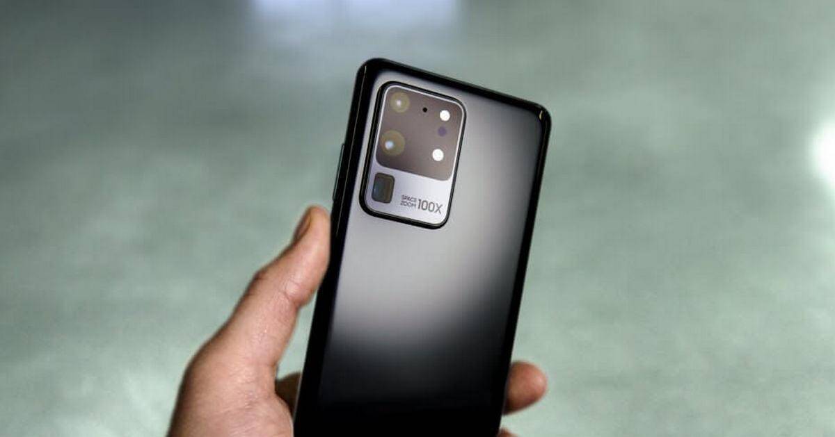 Смартфон Samsung Galaxy A с камерой и блоком вспышек