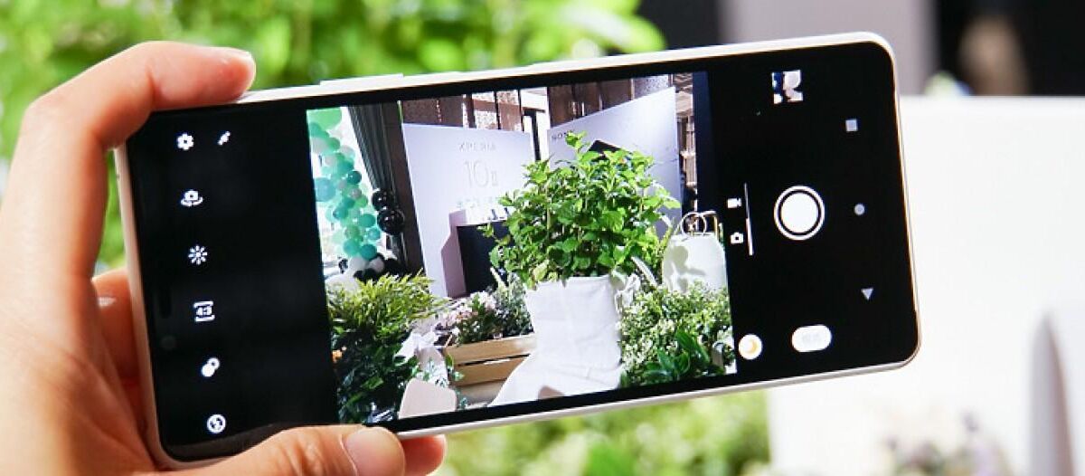 Фотография камеры Sony Xperia 10 II в использовании
