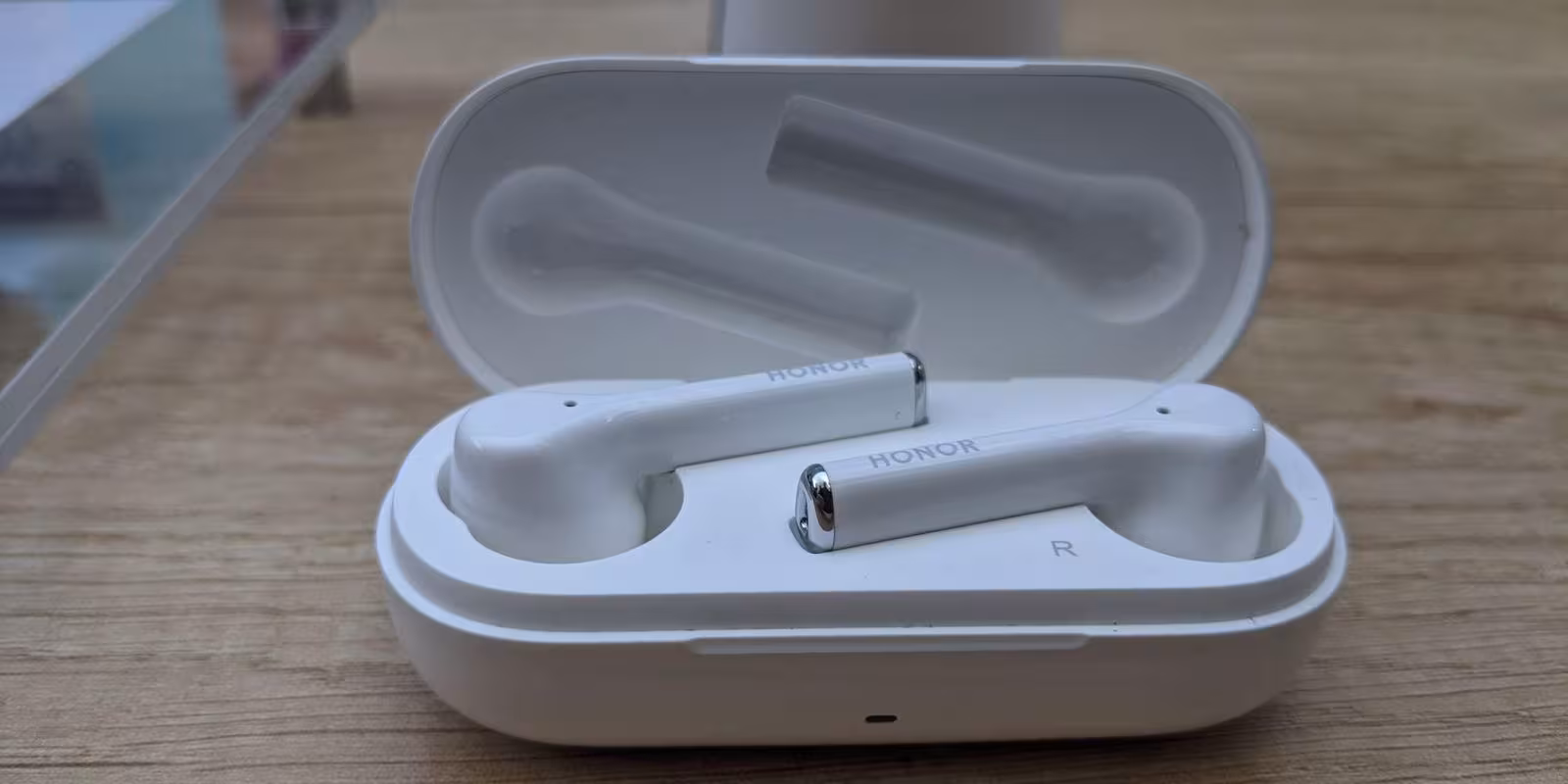 Honor запустила продажи наушников Honor Magic Earbuds в России 3 img 20200224 192446 scaled 1