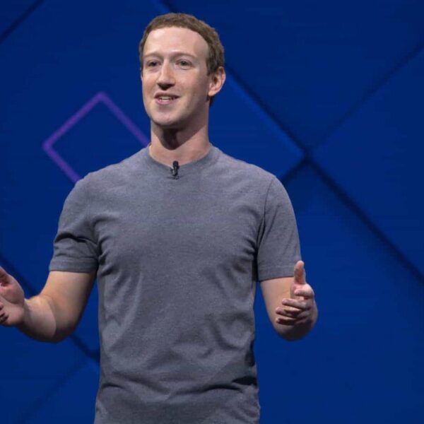 Facebook стал компанией с оборотом в 1 триллион долларов (mark zuckerberg wants facebook to be treated differently from media organizations)