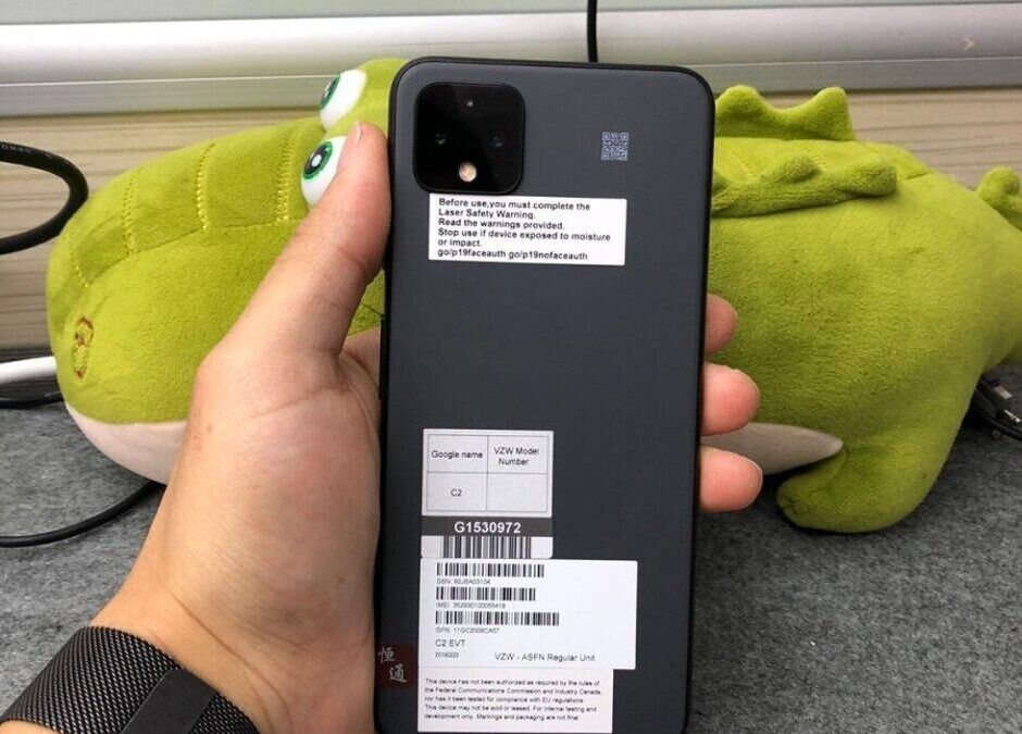 Задняя панель Google Pixel 4 XL с наклейками