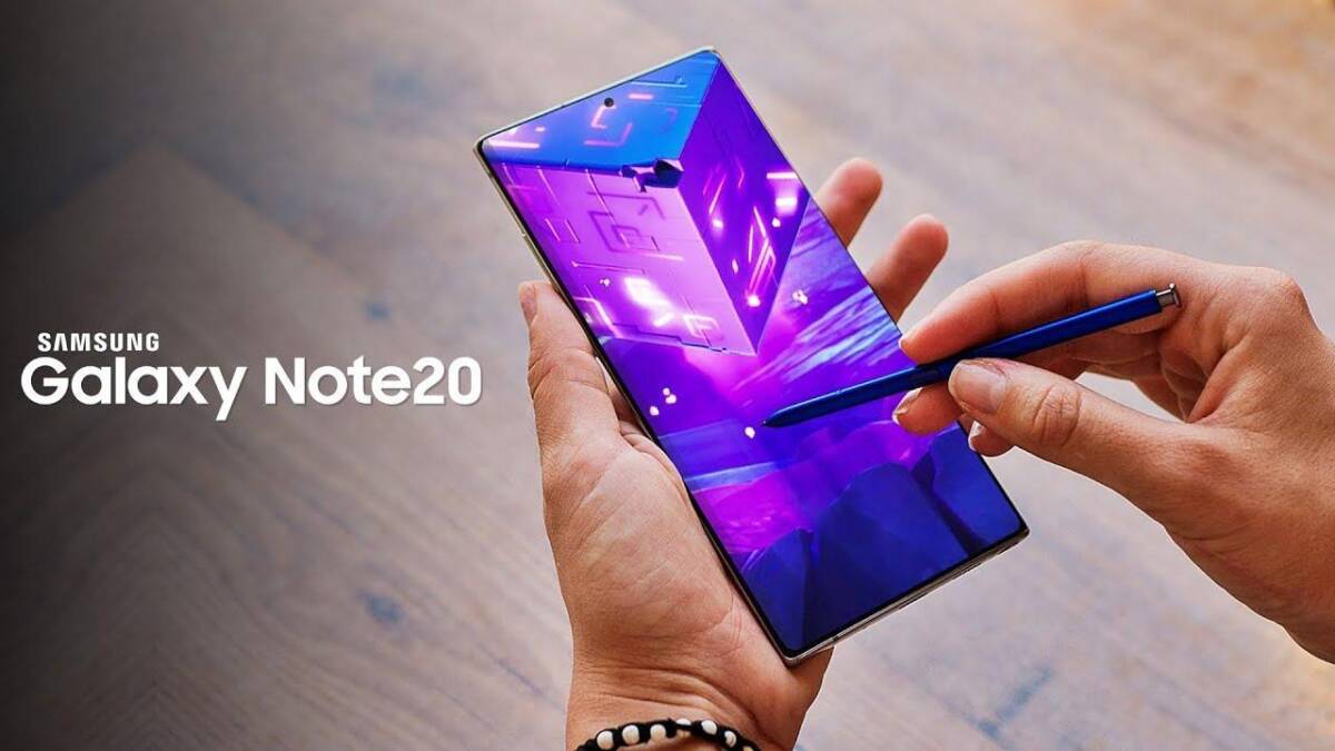 Смартфон Samsung Galaxy Note 20 с стилусом в руке