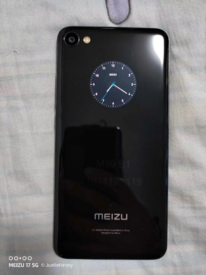 В сеть утекли фотографии смартфона Meizu с двумя дисплеями (meizu dual display phone leak)