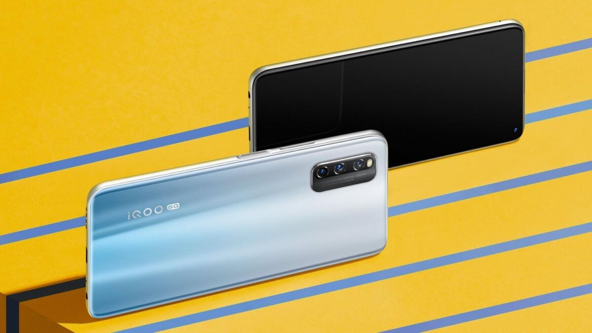 Задняя панель iQOO Z1 с тремя камерами и логотипом