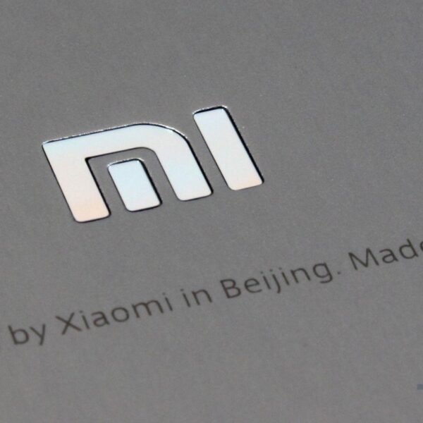 Xiaomi запатентовала смартфон с вращающейся камерой (xiaomi mipad 2 xiaomi logo tt)