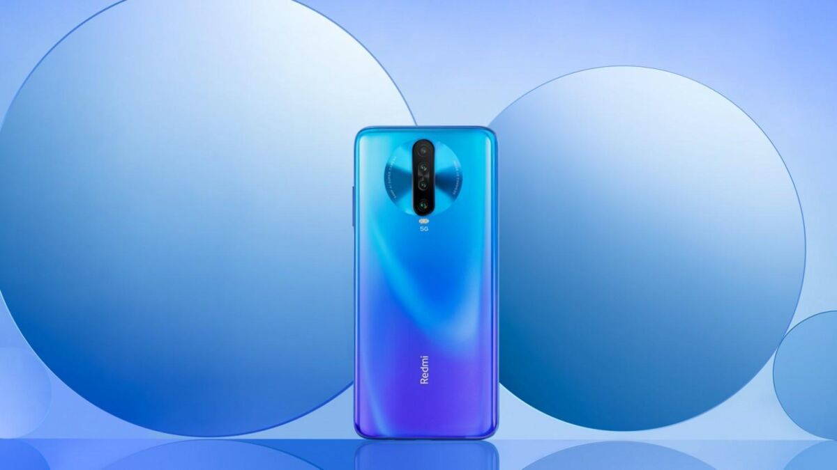 Задняя часть смартфона Redmi K30 5G Racing Edition с вертикальным модулем камер