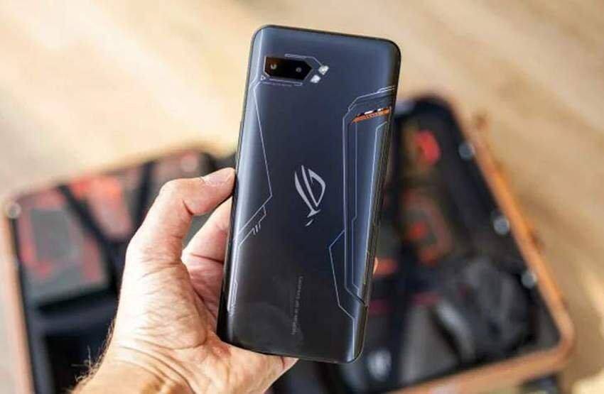 На Geekbench появился вариант смартфона ASUS ROG Phone 3 с 12 ГБ ОЗУ 3 Задняя панель ASUS ROG Phone 3 с логотипом и графическим дизайном